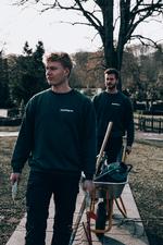 Algerens og blomsterbinding er ikke på skemaet, når man læser erhvervsøkonomi, så Johan og Niklas har taget relevante kurser og suger til sig fra erfarne samarbejdspartnere.  Foto: Ask Morell
