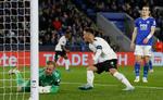 Vito Hammershøy-Mistrati var lykkelig for at score til 1-1 for Randers mod Leicester og Kasper Schmeichel for en uge siden, men ærgerlig over at tage 4-1. Foto: Craig Brough/Ritzau Scanpix