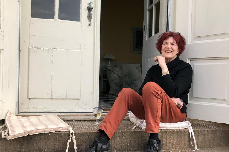 Britta Schall Holberg overtog Hagenskov Gods efter sin far. Siden overdrog hun det til sin søn, men fortsatte som administrator. 