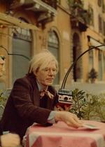 Andy Warhorl fotograferet i 1972.  Foto: © The Andy Warhol Foundation for the Visual Arts,inc. Courtesy of Taschen