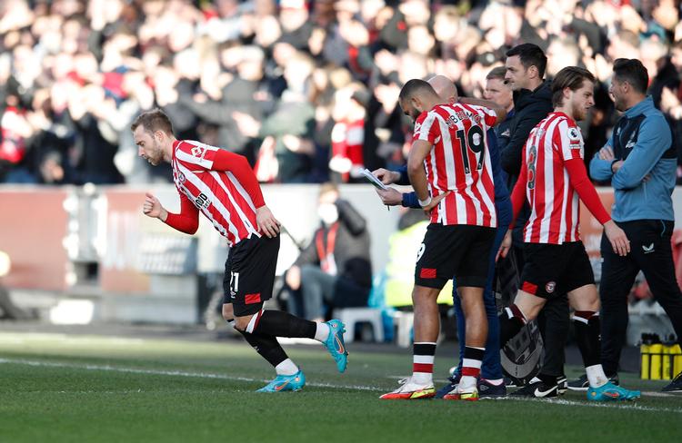 Her sker det. 259 dage efter sit hjertestop i Parken bliver Christian Eriksen sendt på banen i anden halvleg af opgøret mod Newcastle til sit comeback til topfodbold. Foto: Peter Nicholls/Ritzau Scanpix