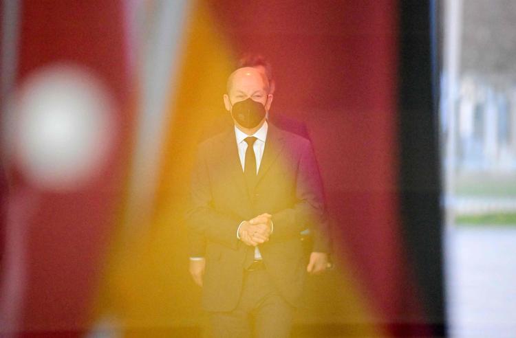 Tysklands kansler, Olaf Scholz, fotograferet tidligere lørdag i Berlin, hvor han mødtes med den polske regeringschef og Litauens præsident.  Foto: Tobias Schwarz/Ritzau Scanpix