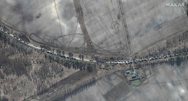 Satellitfotos viser angiveligt en 64 kilometer lang russisk militærkolonne, som bevæger sig mod Ukraines hovedstad, Kyiv. Foto: -/Ritzau Scanpix