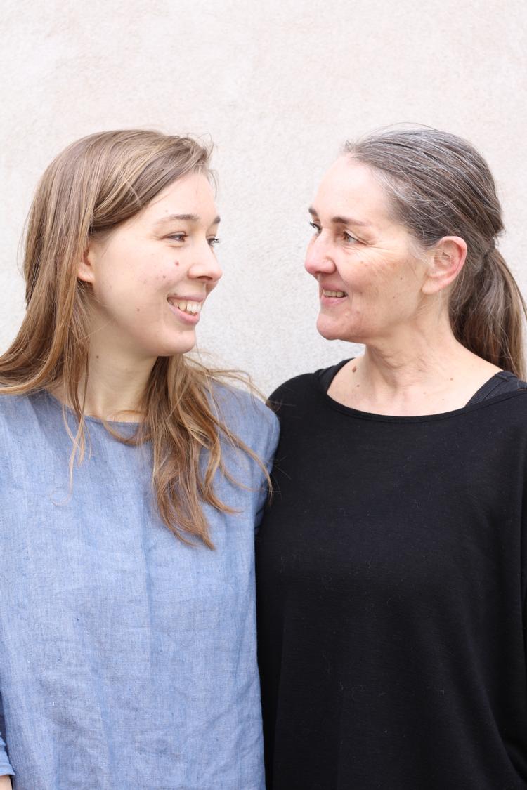 Caroline og Pernille Larsen hobbyprojekt har vokset sig til en solid butik, og det forpligter, synes de. Det er ikke første gang, de donerer omsætning til velgørenhed.    Privatfoto 