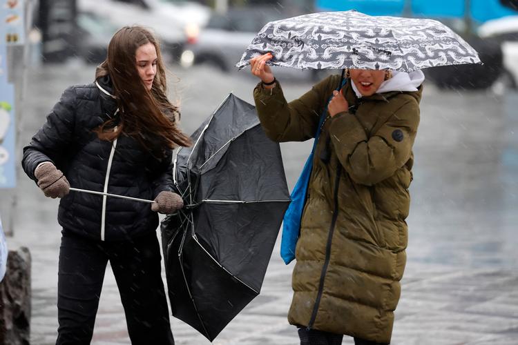 Regnvejr på Rådhuspladsen i København. Foto: Jens Dresling