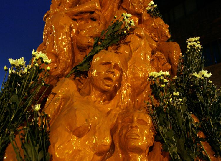 Galschiøts skulptur i Hongkong. Nu opfører han en mindre model i Budapest. Foto: Bobby Yip/Ritzau Scanpix