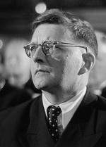 Den russiske komponist  Dmitrij Sjostakovitj havde i 
 perioder af sit liv en kuffert med tøj stående parat, hvis han midt om natten skulle blive hentet af systemets håndlangere. Foto: Deutsche Fotothek