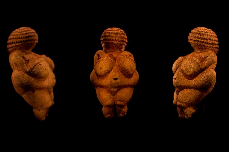 Den berømte Venus af Willendorf, en 11,1 cm høj statuette af en kvinde. Den blev opdaget i 1908 ved en palæolitisk boplads i nærheden af Willendorf i Østrig af arkæologen Josef Szombathy.  Foto: Hanne Boock