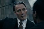 Seks sekunders dialog, hvor replikkerne, »fordi jeg var forelsket i dig« og »sommeren, Gellert og jeg blev forelsket«, falder, er klippet ud af den kinesiske version af filmen 'Dumbledores hemmeligheder', der havde premiere 8. april.  Framegrab 