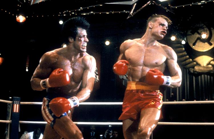Den kolde krig var temaet i Sylvester Stallones fjerde film om bokseren Rocky. Filmen havde premiere seks år før Sovjetunionens kollaps. Krigen i Ukraine får tankerne om konflikt mellem øst og vest til at dukke op igen.  Foto: United Artists/Ritzau Scanpix