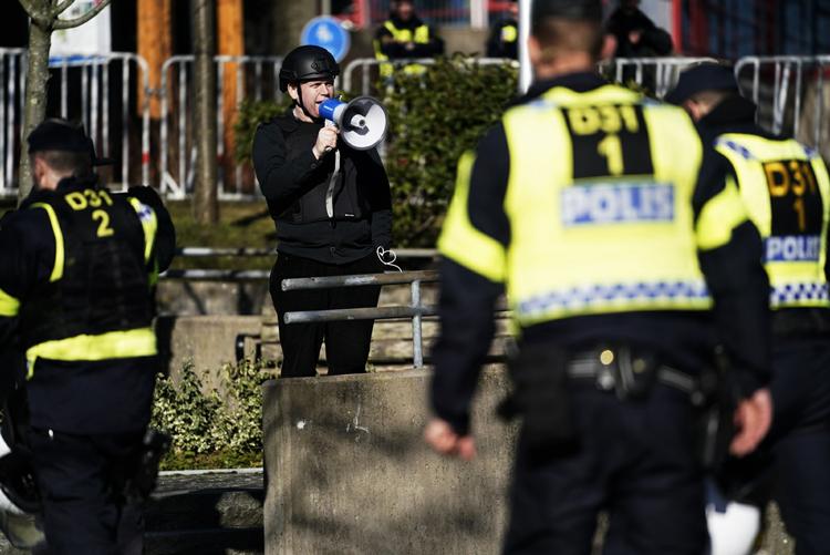 Rasmus Paludan demonstrerer på Frölunda torv i Gøteborg. Foto: 9200 Björn Larsson Rosvall/tt/Ritzau Scanpix