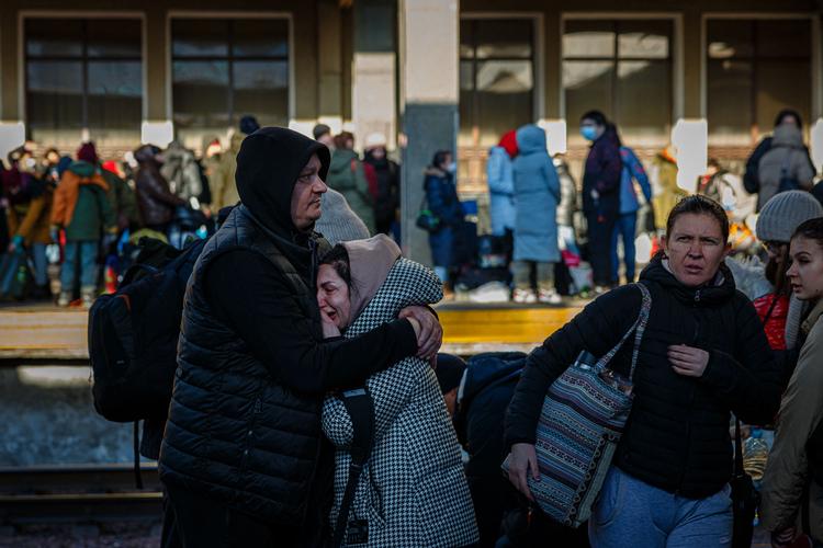 Civile borgere må aldrig være mål i en krig, siger Genevekonventionerne. Sker det alligevel, er det en krigsforbrydelse. Nu er Den Internationale Straffedomstol gået i gang med at efterforske mulige forbrydelser i Ukraine. Foto: Dimitar Dilkoff/Ritzau Scanpix