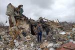 Idrætspolitikerne spiller på to heste, mens granaterne falder over Ukraine. Foto: Emmanuel Duparcq/Ritzau Scanpix