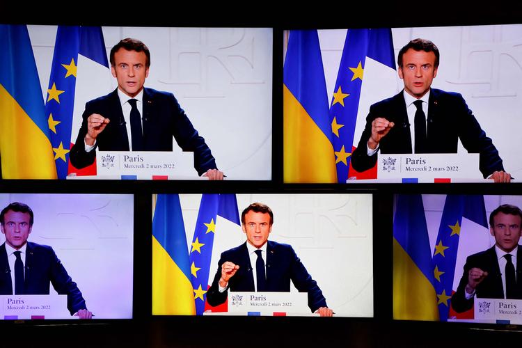    Præsident Macron lagde i sin tv-tale onsdag aften ikke skjul på, at intet bliver som før i Europa - og franskmændene kommer også til at mærke følgerne af krigen. Præsidenten fører i målingerne stort inden første runde af præsidentvalget 10. og 24. april. Foto: Ludovic Marin/Ritzau Scanpix
