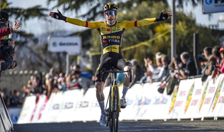 Danmarks førende rytter på verdensranglisten, den 25-årige  Jonas Vingegaard, kom først over stregen i  sidste weekends Drôme Classic.  Foto: Drôme Classic.