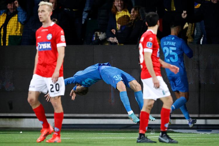 Kampen i Silkeborg blev vendt på hovedet, da Mathias Kvistgaarden scorede i 86. minut.   Foto: Jens Dresling