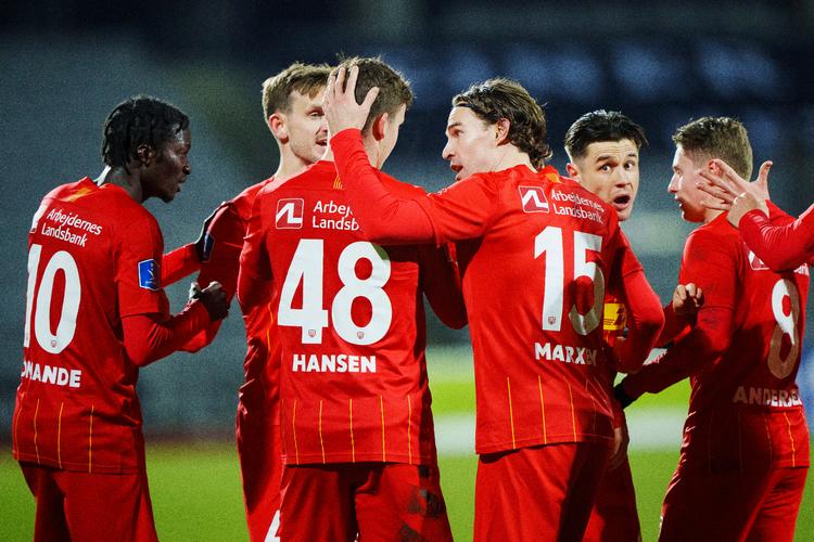 I første halvleg fik Mads Hansen (48) underkendt en scoring for offside, men i anden halvleg udlignede han til 2-2, da FC Nordsjælland vandt for første gang siden 23. august. Foto: Bo Amstrup/Ritzau Scanpix