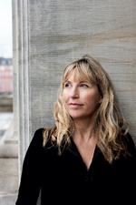 Heidi Amsinck, der ligesom sin hovedperson er uddannet journalist, har slået sig ned i England, og det forklarer, hvorfor 'Mit navn er Jensen' er oversat fra engelsk til dansk. Foto: Lea Meilandt