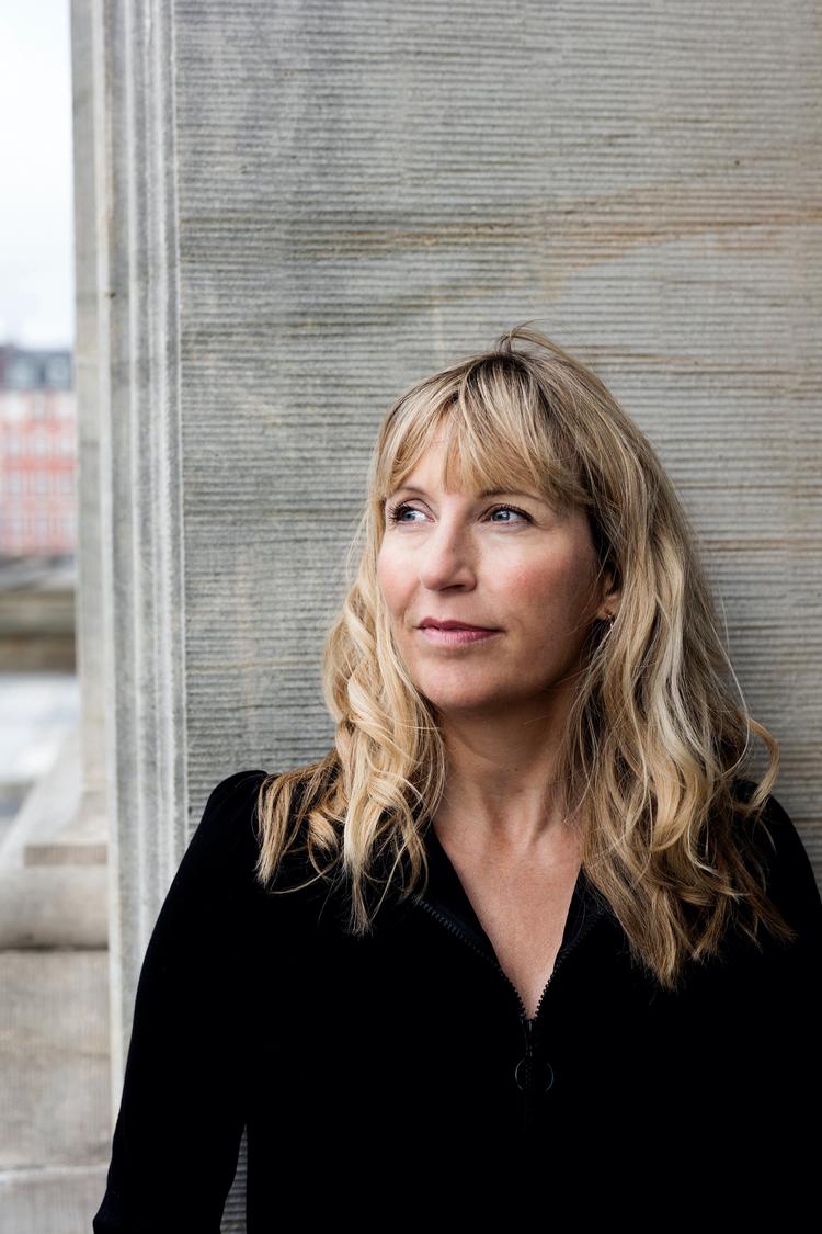 Heidi Amsinck, der ligesom sin hovedperson er uddannet journalist, har slået sig ned i England, og det forklarer, hvorfor 'Mit navn er Jensen' er oversat fra engelsk til dansk. Foto: Lea Meilandt
