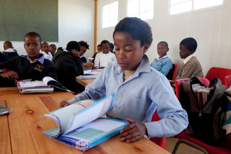 Mange børn i Afrika kommer måske aldrig tilbage på skolebænken efter coronakrisen. Foto: Msf/AP
