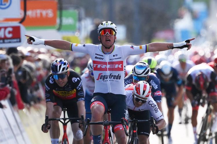Mads Pedersen kan nyde en af karrierens fornemste triumfer i fulde drag.
 Foto: Franck Fife/Ritzau Scanpix