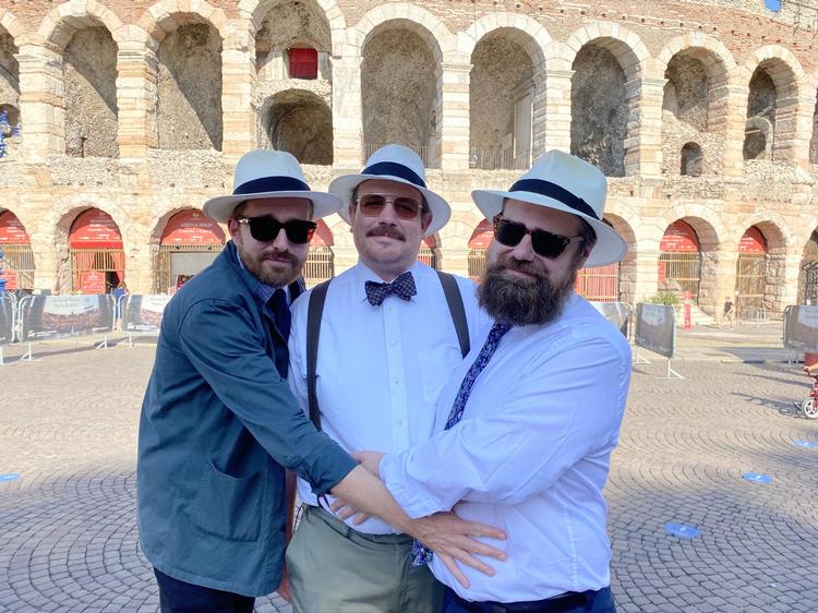 Rasmus Bruun, Frederik Cilius og Allan Gravgaard Madsen er triumviratet, mange vil kende fra 'Den korte radioavis'.  