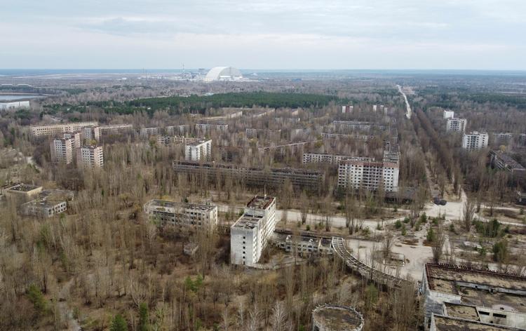 Tjernobyl-atomkraftværket er placeret i en særlig sikkerhedszone på cirka 2.600 km2. Reaktorerne er nedlagte og indkapslede, og der er faciliteter til behandling af radioaktivt affald. Foto: Gleb Garanich/Ritzau Scanpix