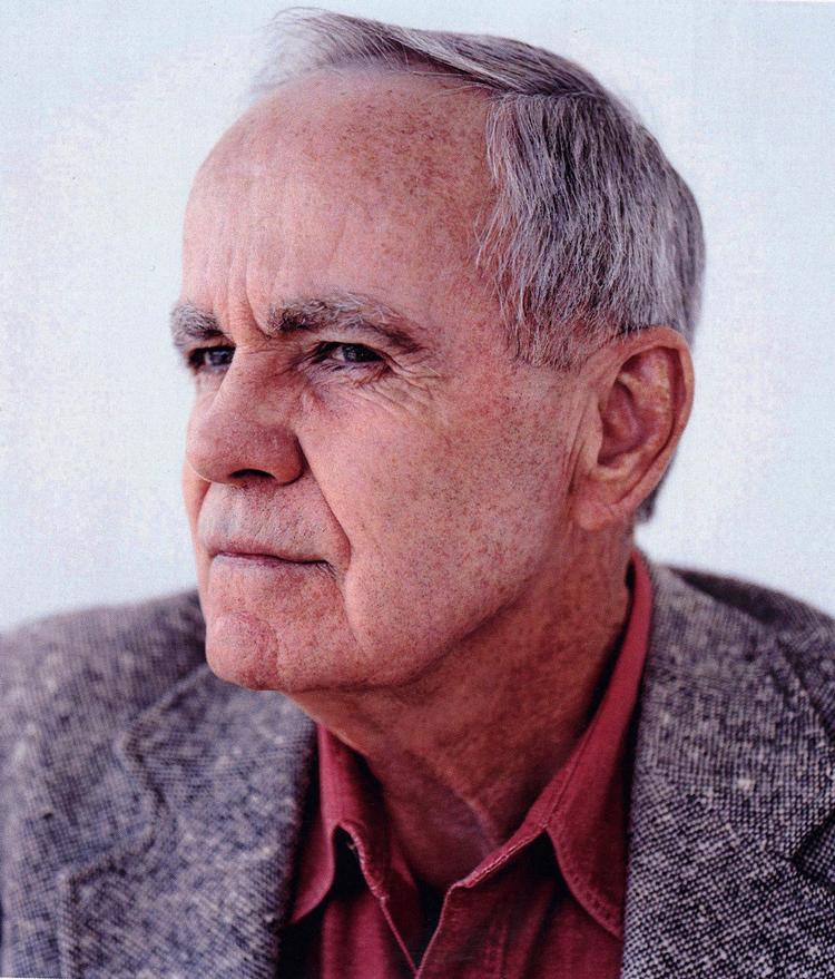 Cormac McCarthy er forfatter til bøger som 'The Road' og 'No Country for Old Men', der begge er filmatiseret, og ikke mindst hovedværket, den særdeles voldelige western 'Blood Meridian'. I 16 år er der ikke udkommet en bog fra den 88-årige forfatters hånd, men i år kommer der hele to nye romaner.  Foto: Ho/Ritzau Scanpix