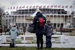 Det er slut med coronapas og mundbind i Tivoli, men forlystelseshaven regner alligevel med, at også 2022 vil byde på underskud.  Foto: Marius Renner