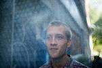 Jonas Eika var blot 21, da han debuterede med sin første roman, og som 28-årig modtag han Nordisk Råds Litteraturpris for 'Efter solen', der nu er i spil til international pris. Foto: Cicilie S. Andersen