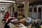 Beboere søger i sikkerhed i metroen i Kharkiv. Billedet er fra i torsdags.  Foto: Emre Caylak/Ritzau Scanpix