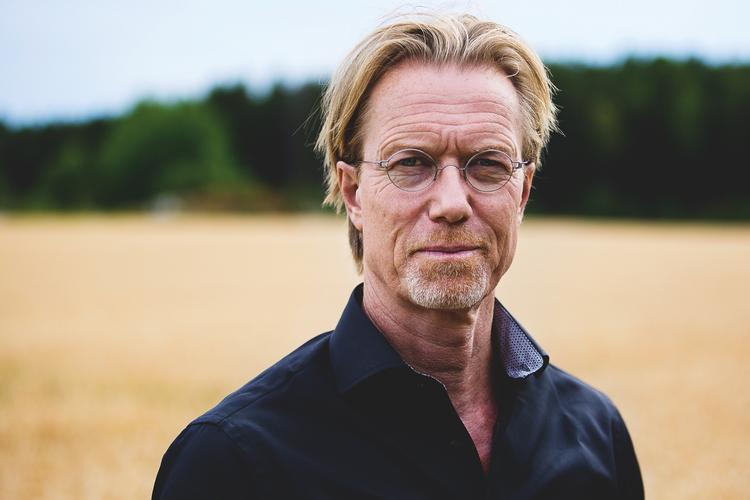 Man behøver ikke være marxist for at erkende den infame og totale tingsliggørelse af kvindekønnet, som Anders Roslund beskriver i 'Stol på mig'. 