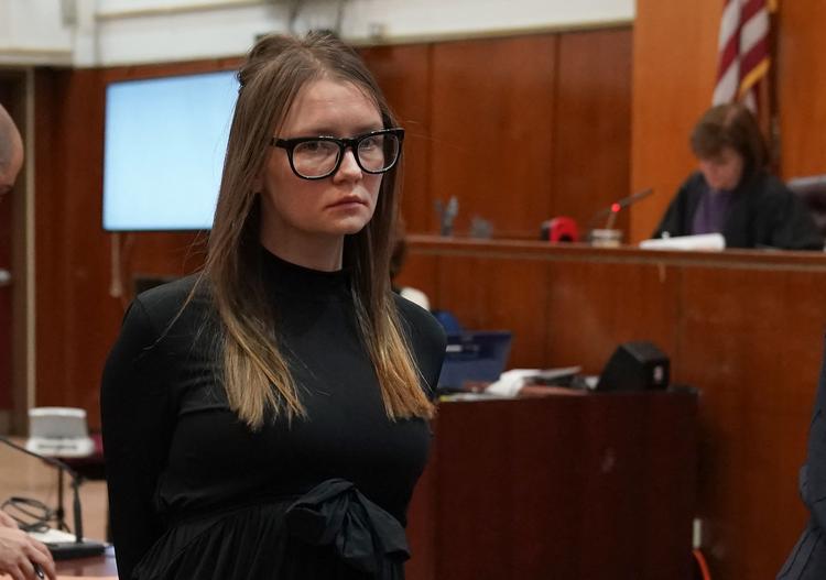 Anna Sorokin ses her i retten i Manhattan Supreme Court i 2019, hvor hun blev dømt for omfattende svindel begået mod hoteller, banker og venner.  Foto: Timothy A. Clary/Ritzau Scanpix