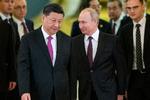 Præsident Xi Jinping (t.v.) og præsident Vladimir Putin har mødtes flere gange, her i 2019, for at knytte tættere bånd mellem Kina og Rusland. Det udfordrer USA nu massivt i ly af Ukraine-krigen. Foto: Alexander Zemlianichenko/Ritzau Scanpix