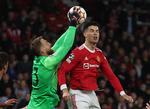 Målmanden Jan Oblak (tv.) stoppede alt, hvad der blev sendt mod Atléticos mål, og så er Cristiano Ronaldo (th.) ude af den turnering, han har vundet fem gange. Foto: Phil Noble/Ritzau Scanpix