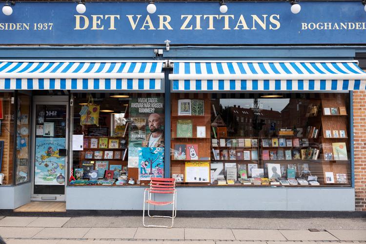 Danskerne har købt bøger som aldrig før under under coronaen. Men nu kommer bogpriserne formentlig til at stige på grund af papirmangel.. Her er Amagers ældste boghandel, Zittans, som har ligget på øen siden 1937.  Foto: Marcus Emil Christensen