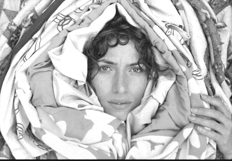 Aldous Harding sørger altid for at rammen er i orden og noget ud over det sædvanlige. 