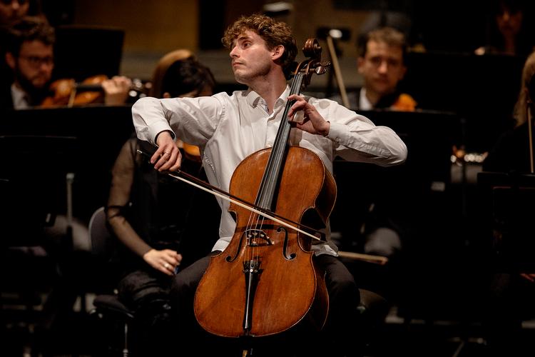 Den danske cellist Andreas Brantelid er blandt musikerne til den kammerkoncert, som finder sted i Mogens Dahl Koncertsal 28. marts.  Foto: Finn Frandsen