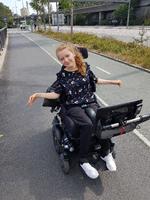 Astrid Siemens Lorenzen har brug for hjælp døgnet rundt . Og den hjælp er svær at finde lige nu. Foto: Privatfoto