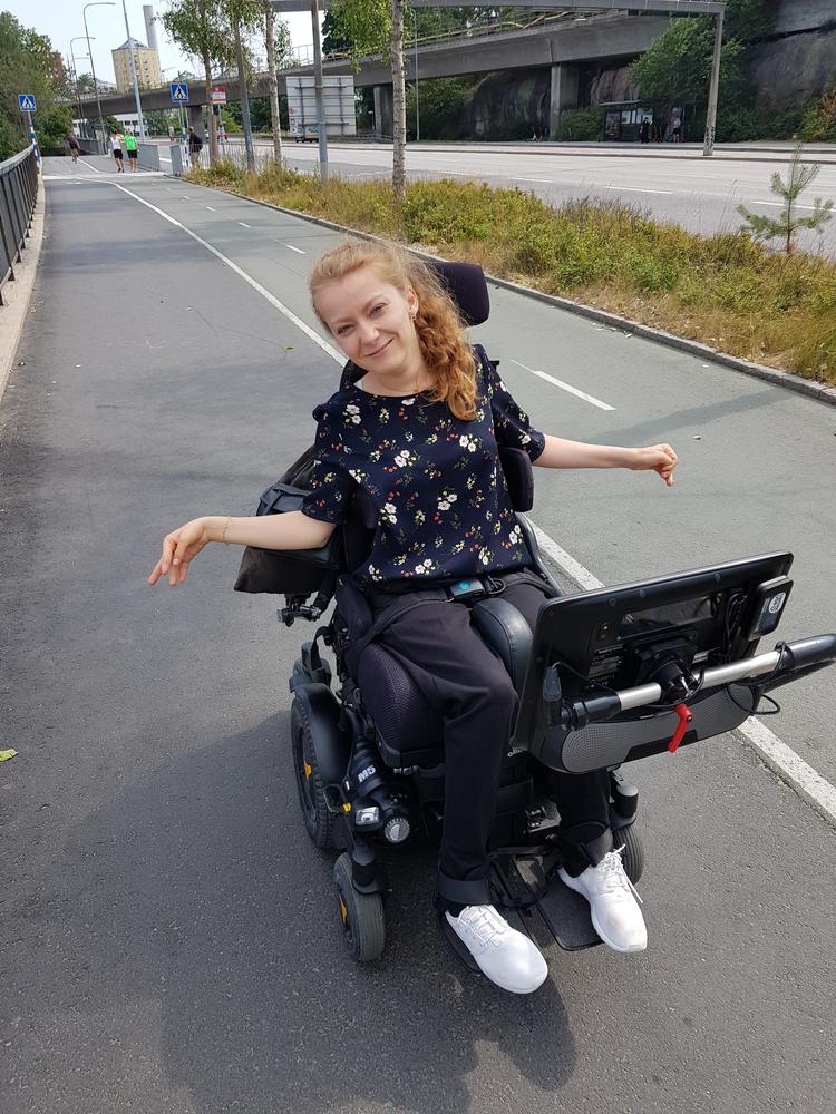 Astrid Siemens Lorenzen har brug for hjælp døgnet rundt . Og den hjælp er svær at finde lige nu. Foto: Privatfoto