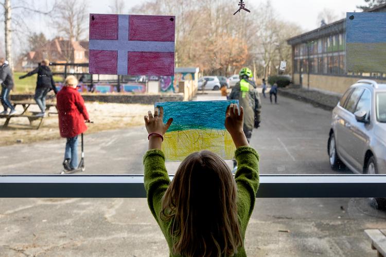 Ny særlov for ukrainske flygtninge blev vedtaget onsdag. Loven giver adgang til to års opholdstilladelse med mulighed for forlængelse. Her ses Oure Friskole, som gør klar til at huse ukrainske flygtninge. Foto: Finn Frandsen