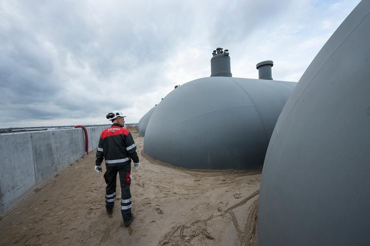 De tomme gassiloer i Fredericia venter på, at Hejre-feltet bliver sat i drift.  Foto: Claus Fisker