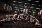  »Vi arbejder jo alle efter evne«. Napoleon (Tina Gylling Mortensen) har bare større evner til at tyrannisere de andre dyr. Foto: Camilla Winther