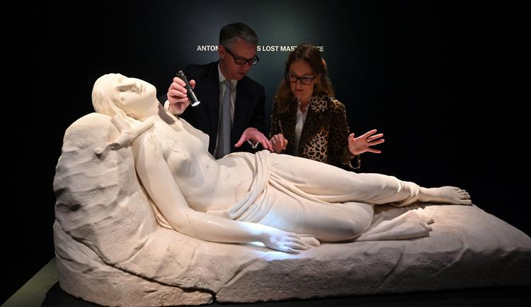 Skulpturen ’Maddalena Giacente’ er for tiden udstillet hos det britiske aktionshus Christie's. Foto: Justin Tallis/Ritzau Scanpix