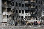 Det meste af Mariupol - en by med over 400.000 indbyggere - er smadret. Nogle beboere, der er sluppet ud, tvinges til Rusland, hvor de holdes tilbage, advarer Ukraines menneskeretskommissær. Foto: Alexander Ermochenko/Ritzau Scanpix