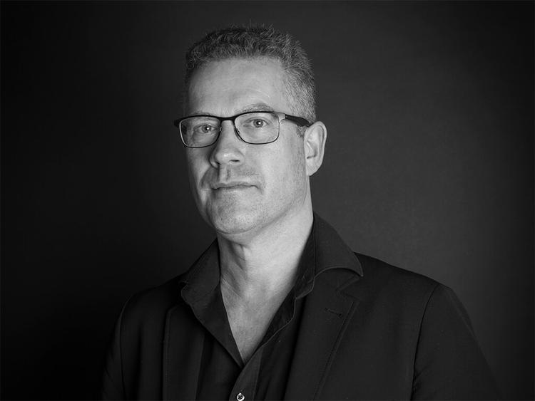 Jens Refslund Christensens karriere begyndte med en uddannelse til regnskabsassistent. Men kulturlivet trak snart i ham. Foto: Ingrid Bugge 