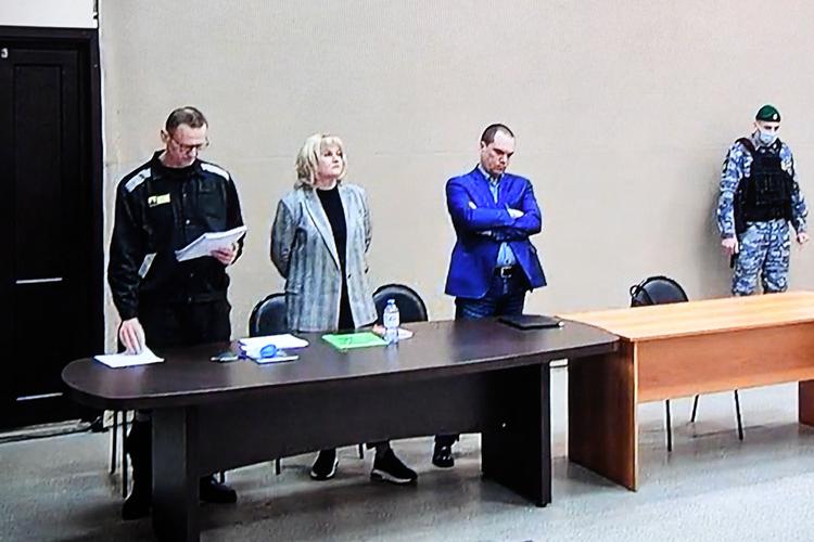 Den fængslede russiske oppositionsleder Aleksej Navalnyj (tv) er kendt skyldig i nye anklager om storstilet bedrageri. Foto: -/Ritzau Scanpix