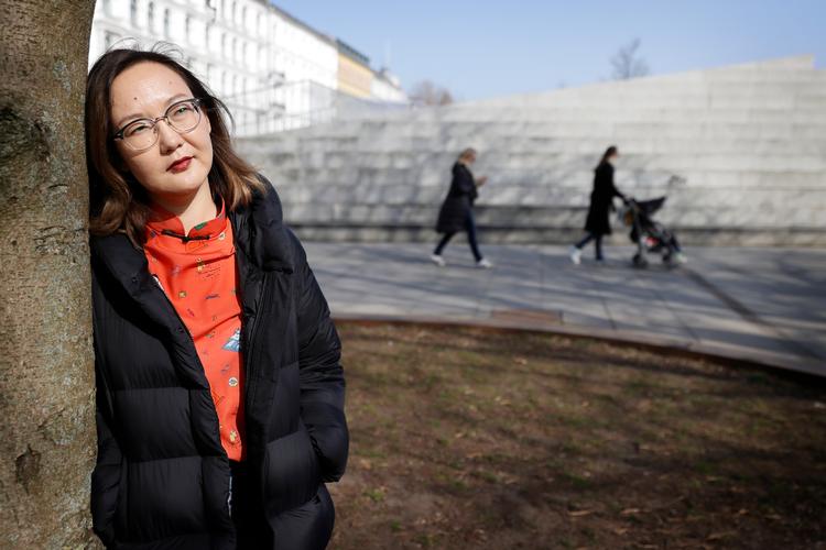 Da Rusland invaderede Ukraine, rejste russiske Anna til Danmark af frygt for fremtiden i Rusland. Her er hun fotograferet på Israels Plads i København.   Foto: Jens Dresling