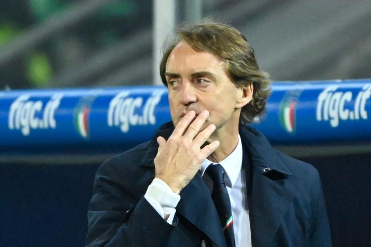 Den italienske landstræner Roberto Mancini måtte se sit hold indkassere et chokerende nederlag i Palermo torsdag aften til Nordmakedonien, der holder Italien ude af årets VM-slutrunde i Qatar. Men hvad gør han nu? Foto: Alberto Pizzoli/Ritzau Scanpix