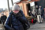 Inga Serbina gør sig klar til at forlade Mariupol. Billedet er taget i går.  Foto: Alexander Ermochenko/Ritzau Scanpix